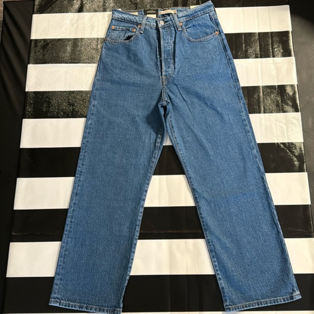 WOMEN’S PREMIUM LEVIS RIBCAGE JEAN size 30